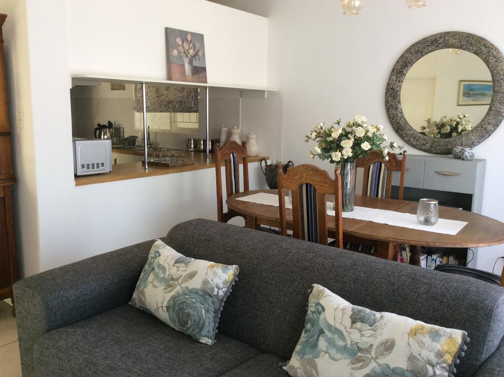 On Broadwalk Cottage ケープタウン エクステリア 写真