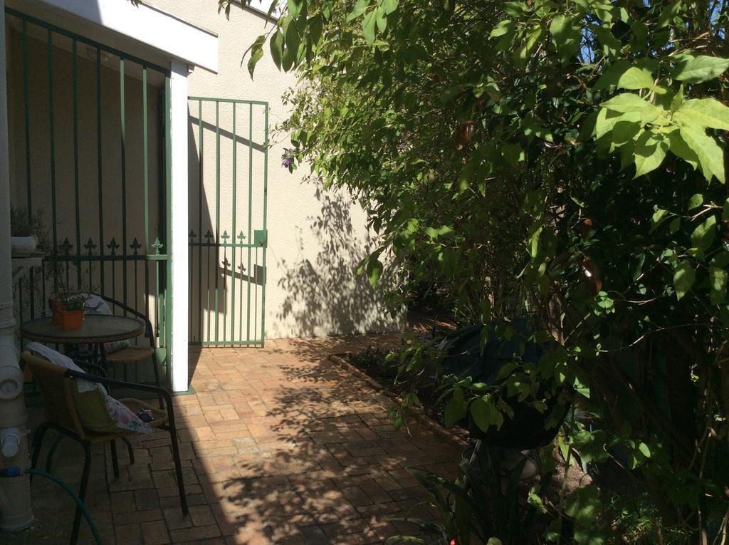 On Broadwalk Cottage ケープタウン エクステリア 写真